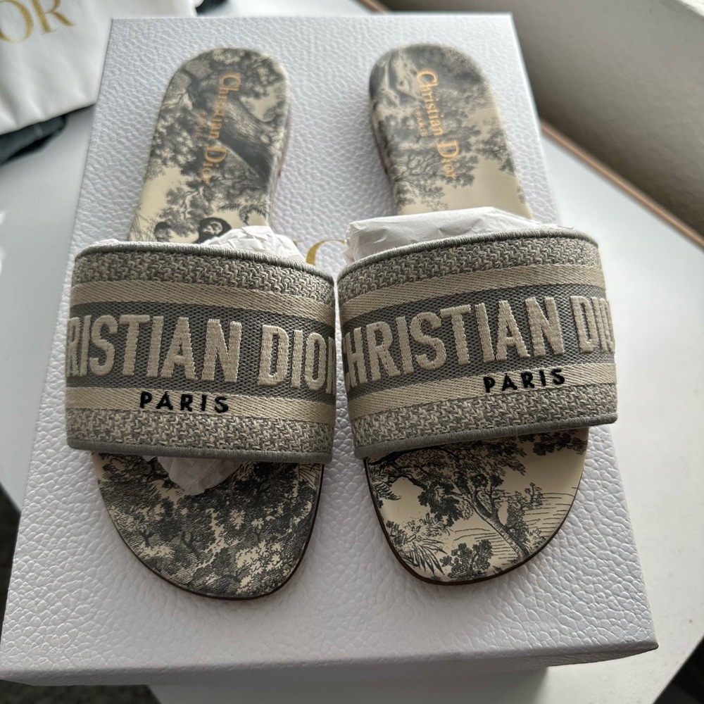 DIOR DWAY SLIDE Gray Toile de Jouy Embroidered Cotton **EXCELLENT CONDITION **
